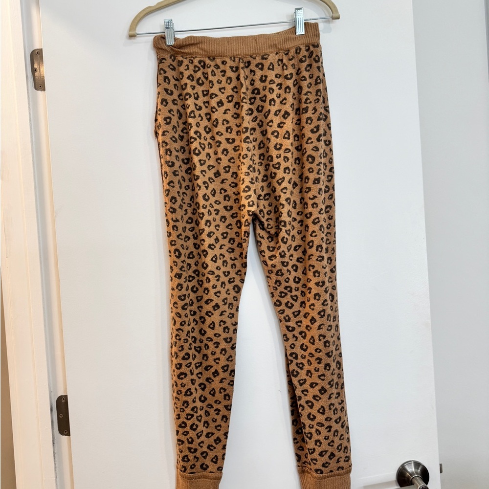 Abercrombie & Fitch Tan Leopard Print Pajama Set - Picture 6 of 6